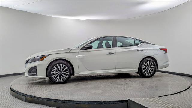 Used 2025 Nissan Altima 2.5 SV image 3