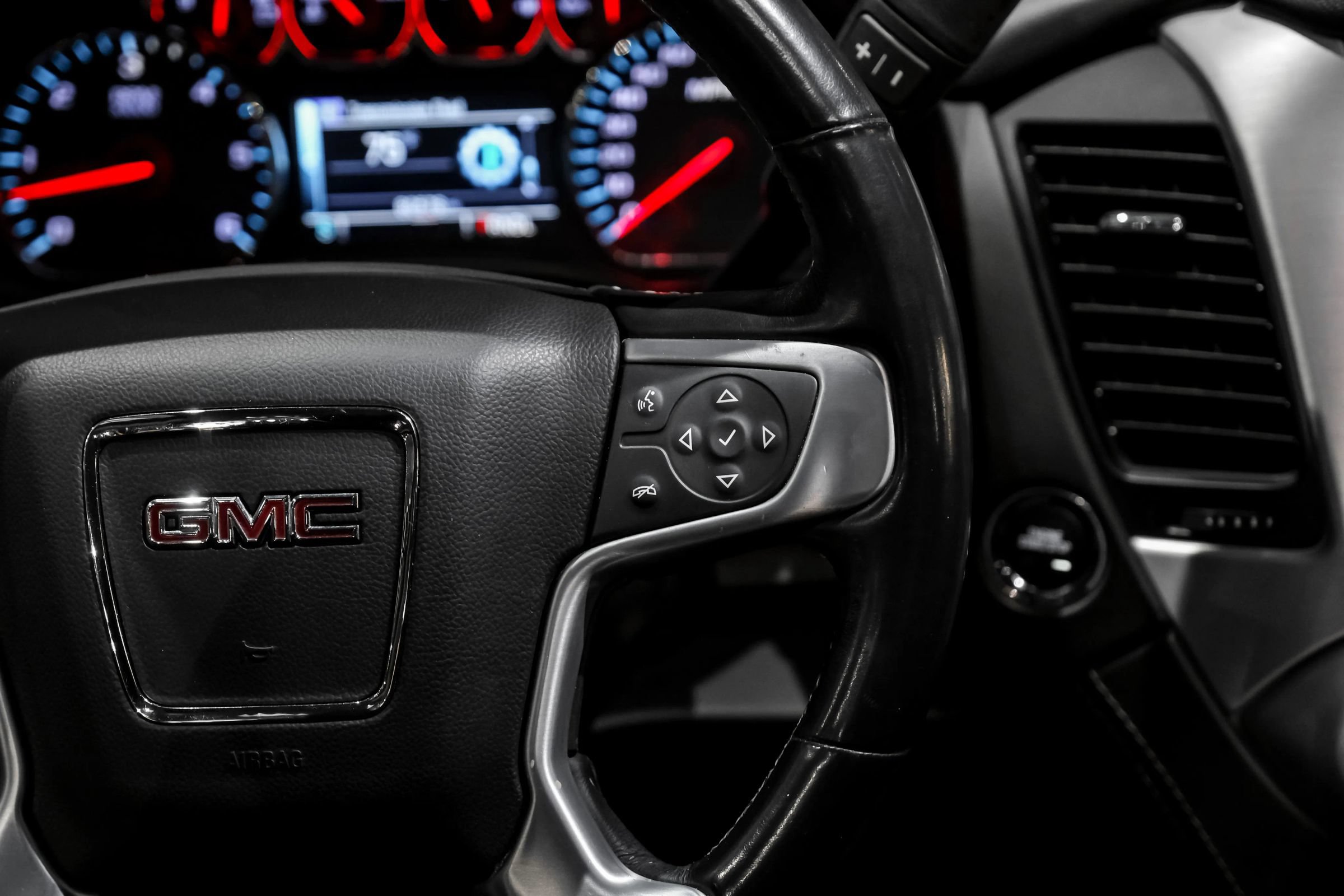 Used 2020 GMC Yukon SLT w/ Open Road Package AWD/4WD image 19