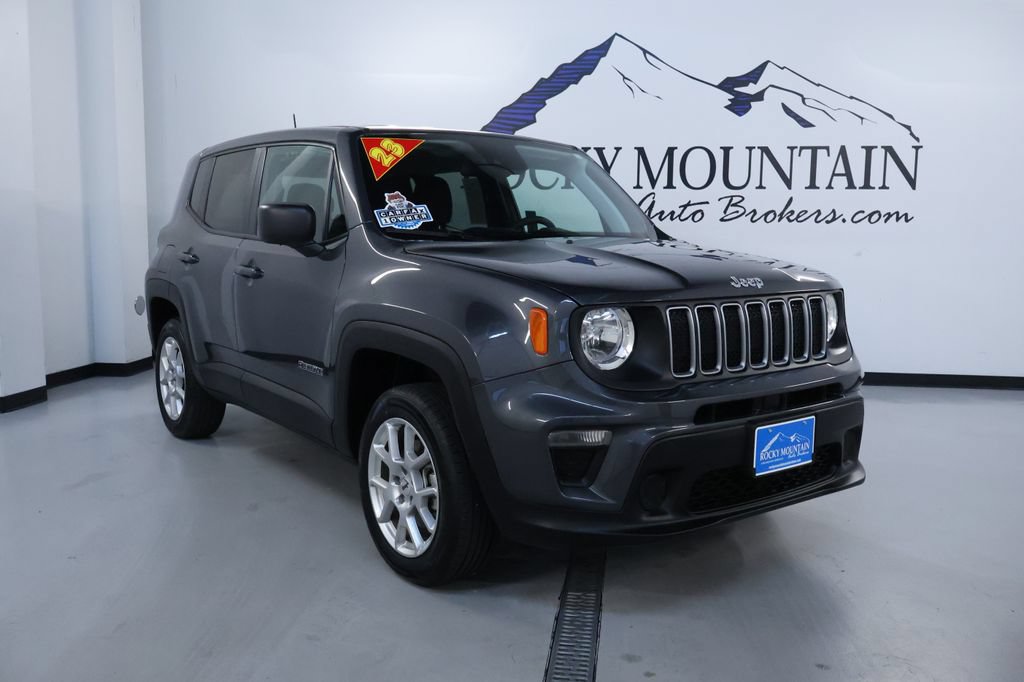 Used 2023 Jeep Renegade Latitude AWD/4WD image 1