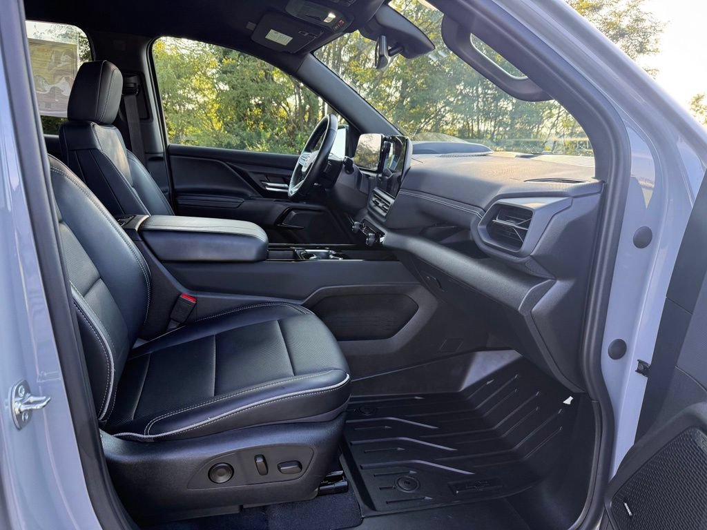 Used 2025 Chevrolet Silverado EV LT AWD/4WD image 18