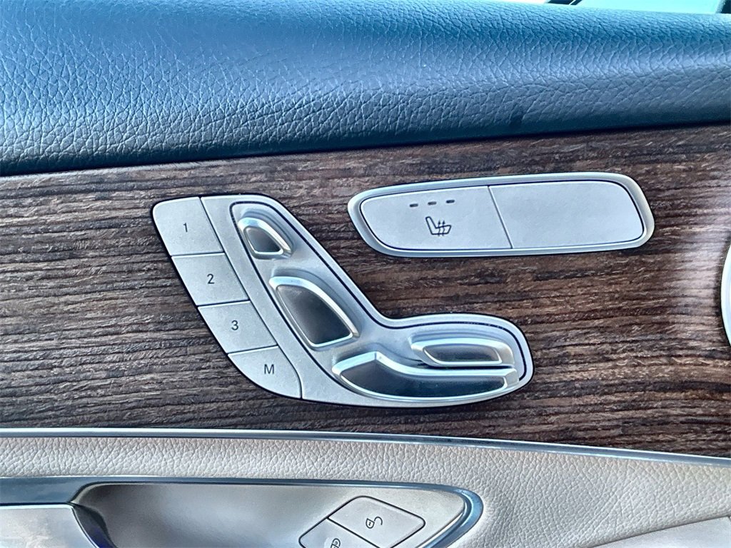 Used 2020 Mercedes-Benz GLC 300 4MATIC w/ Multimedia Package image 14