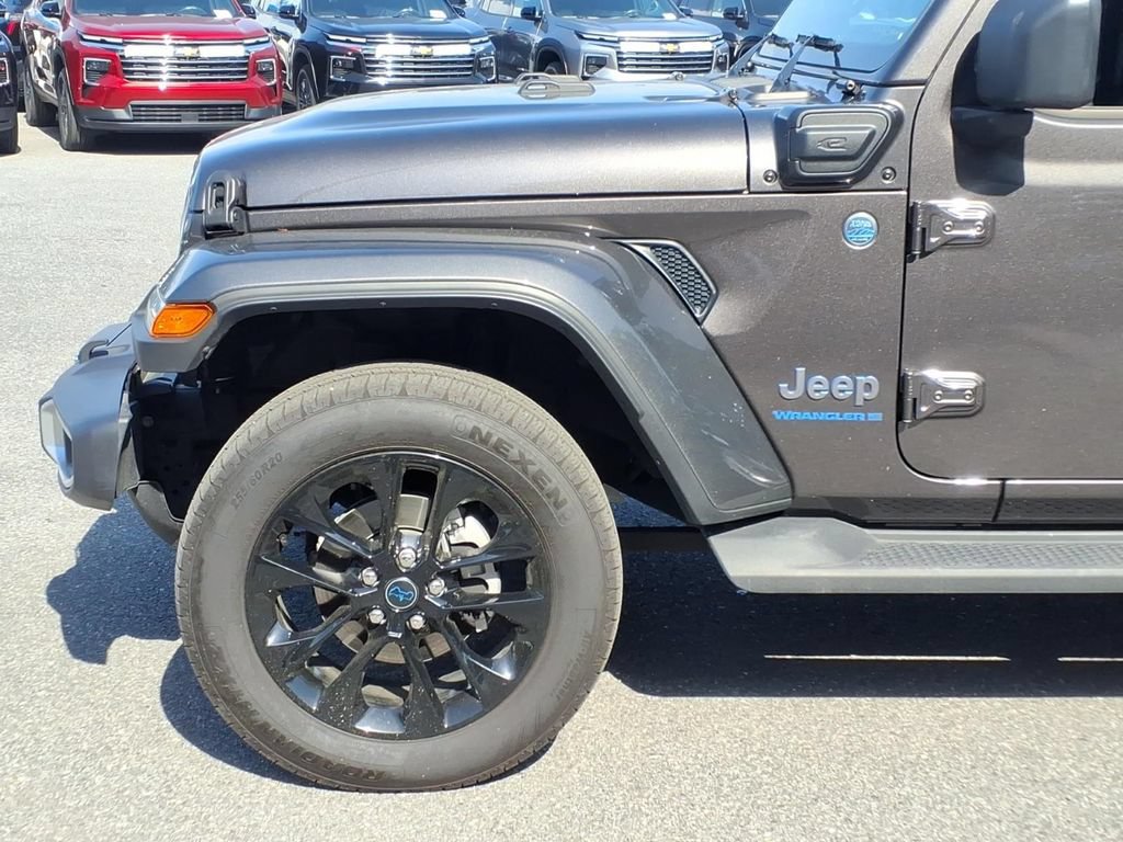 Used 2025 Jeep Wrangler Unlimited Sahara AWD/4WD image 6