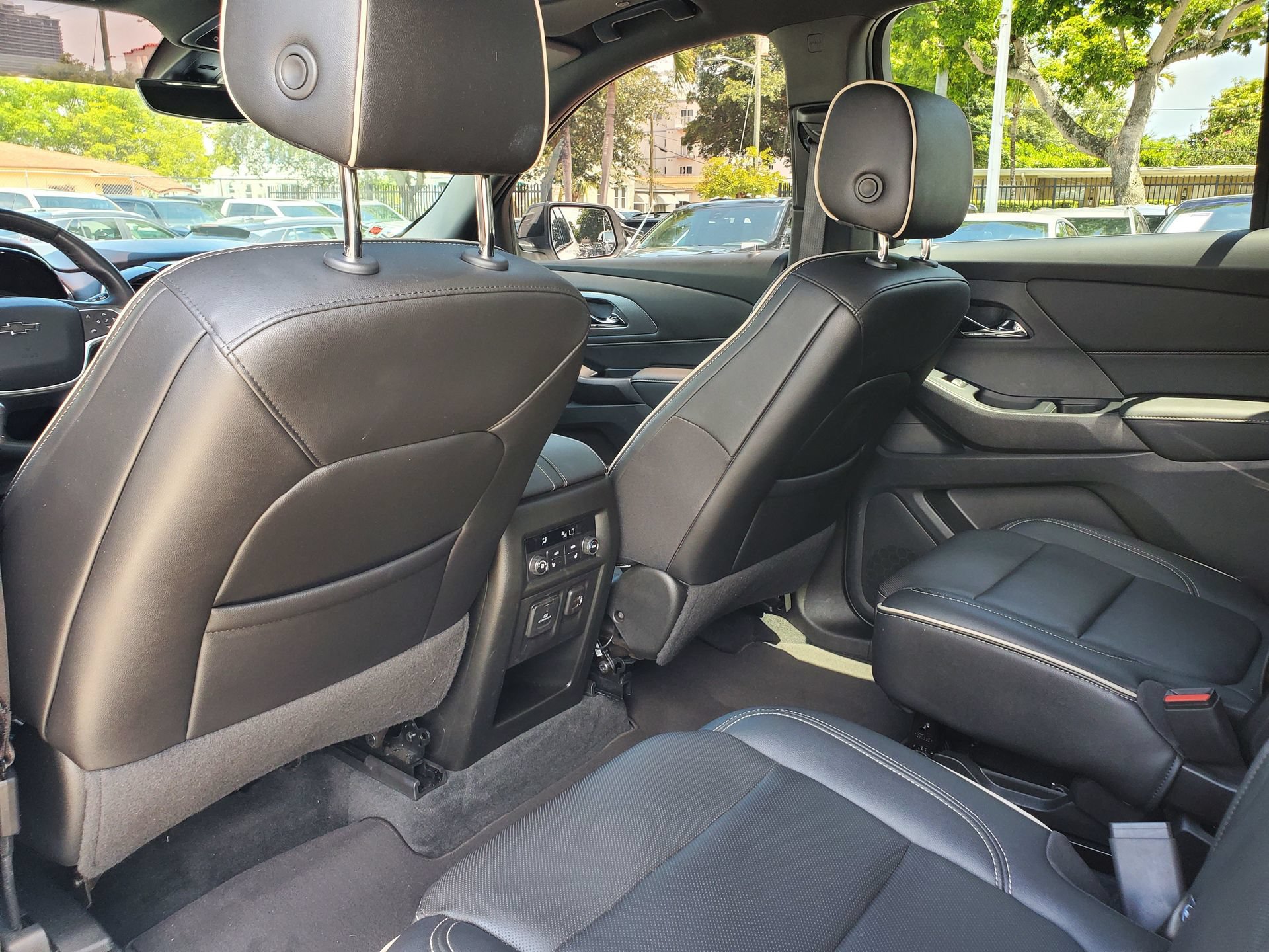 Used 2023 Chevrolet Traverse Premier w/ Redline Edition FWD image 11