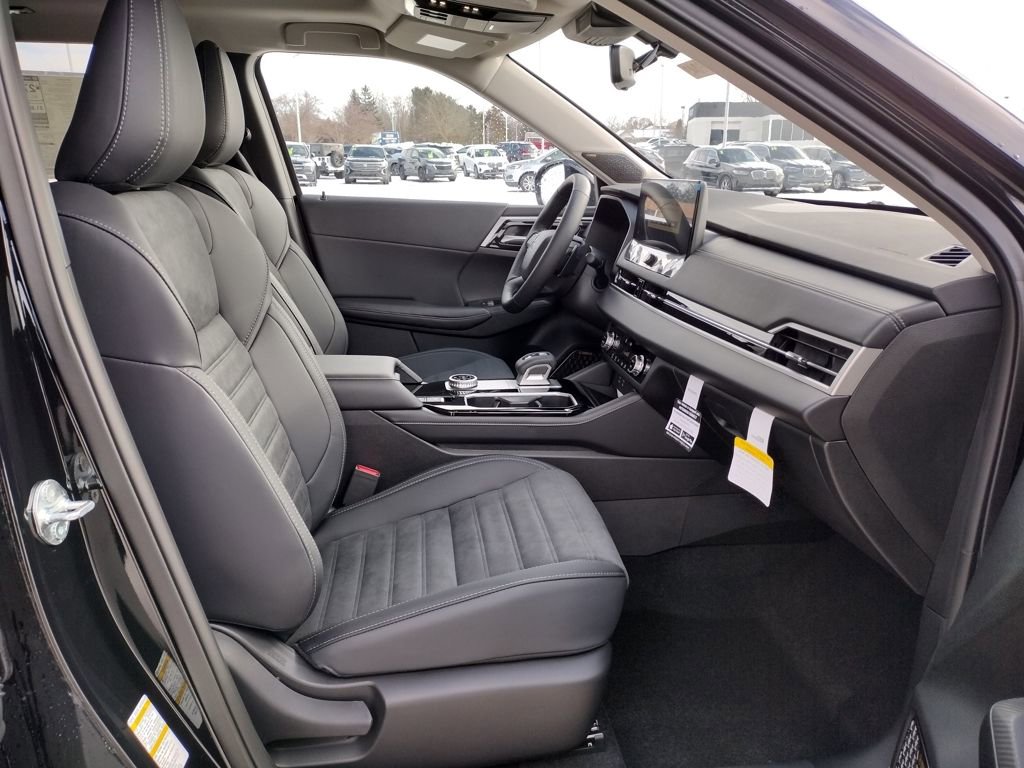 New 2026 Mitsubishi Outlander SE image 11