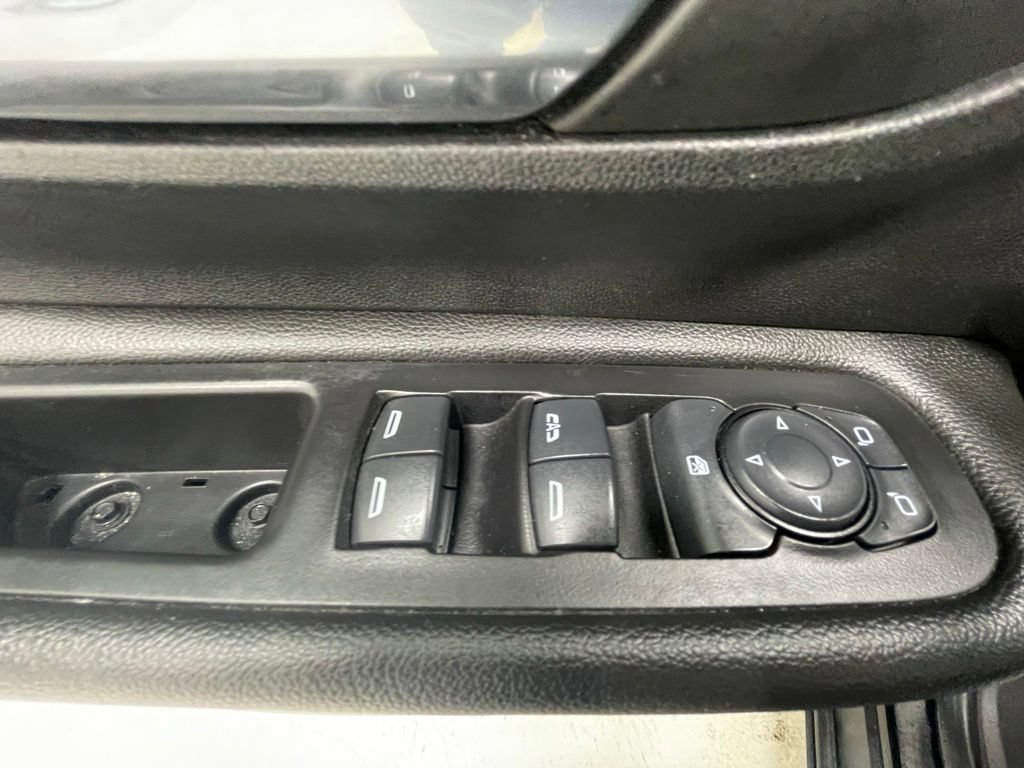 Used 2024 GMC Terrain SLE AWD/4WD image 12