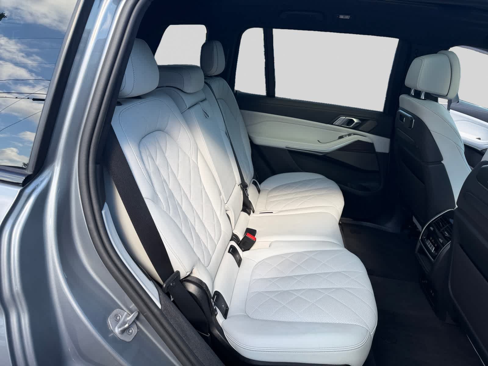 Used 2024 BMW X7 xDrive40i w/ Executive Package AWD/4WD image 15