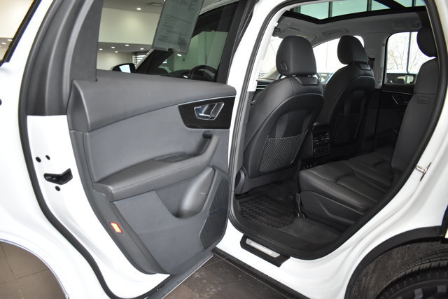Used 2023 Audi Q7 Premium Plus w/ Premium Plus Package image 34
