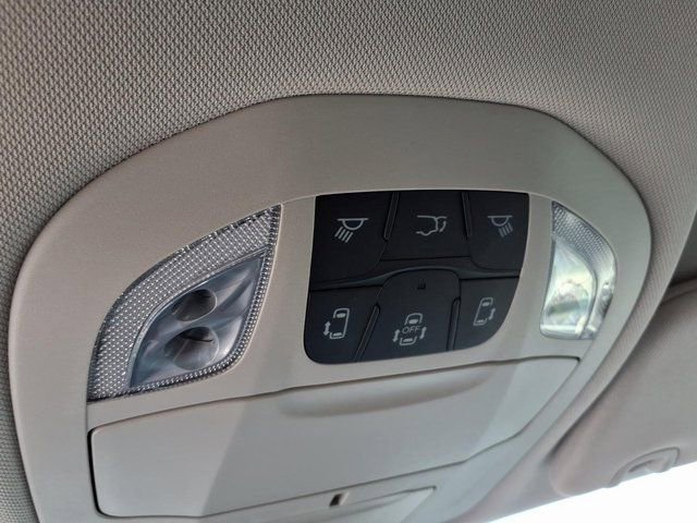 Used 2024 Chrysler Pacifica Touring-L image 16