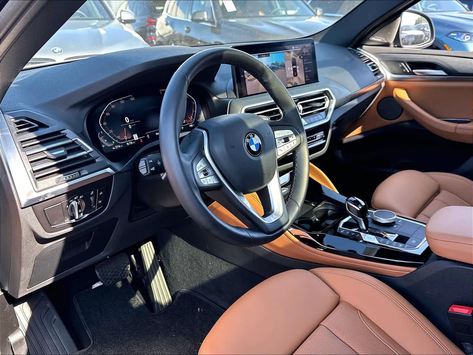 Used 2024 BMW X4 xDrive30i w/ Parking Assistance Package AWD/4WD image 18
