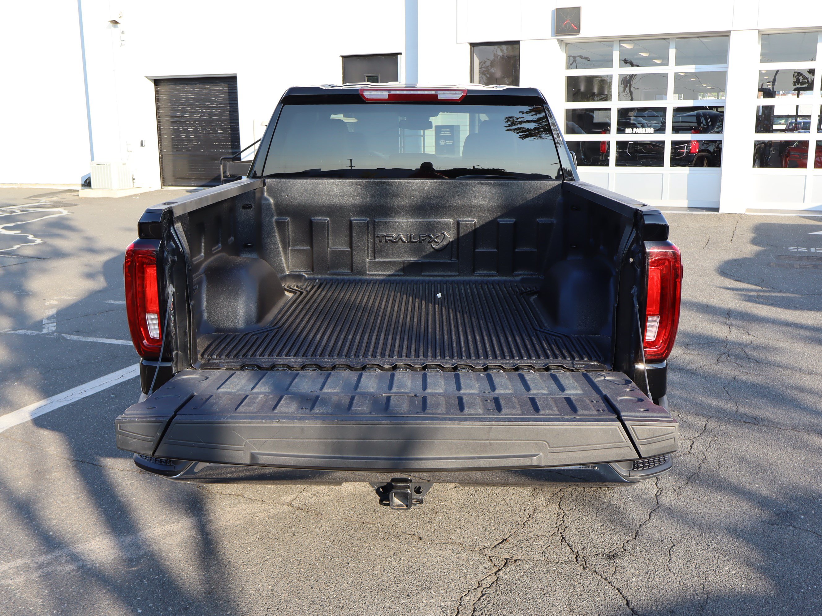 Used 2025 GMC Sierra 1500 SLT AWD/4WD image 13