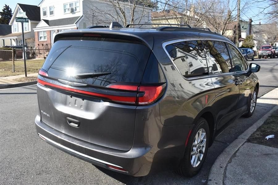 Used 2025 Chrysler Pacifica Select FWD image 5