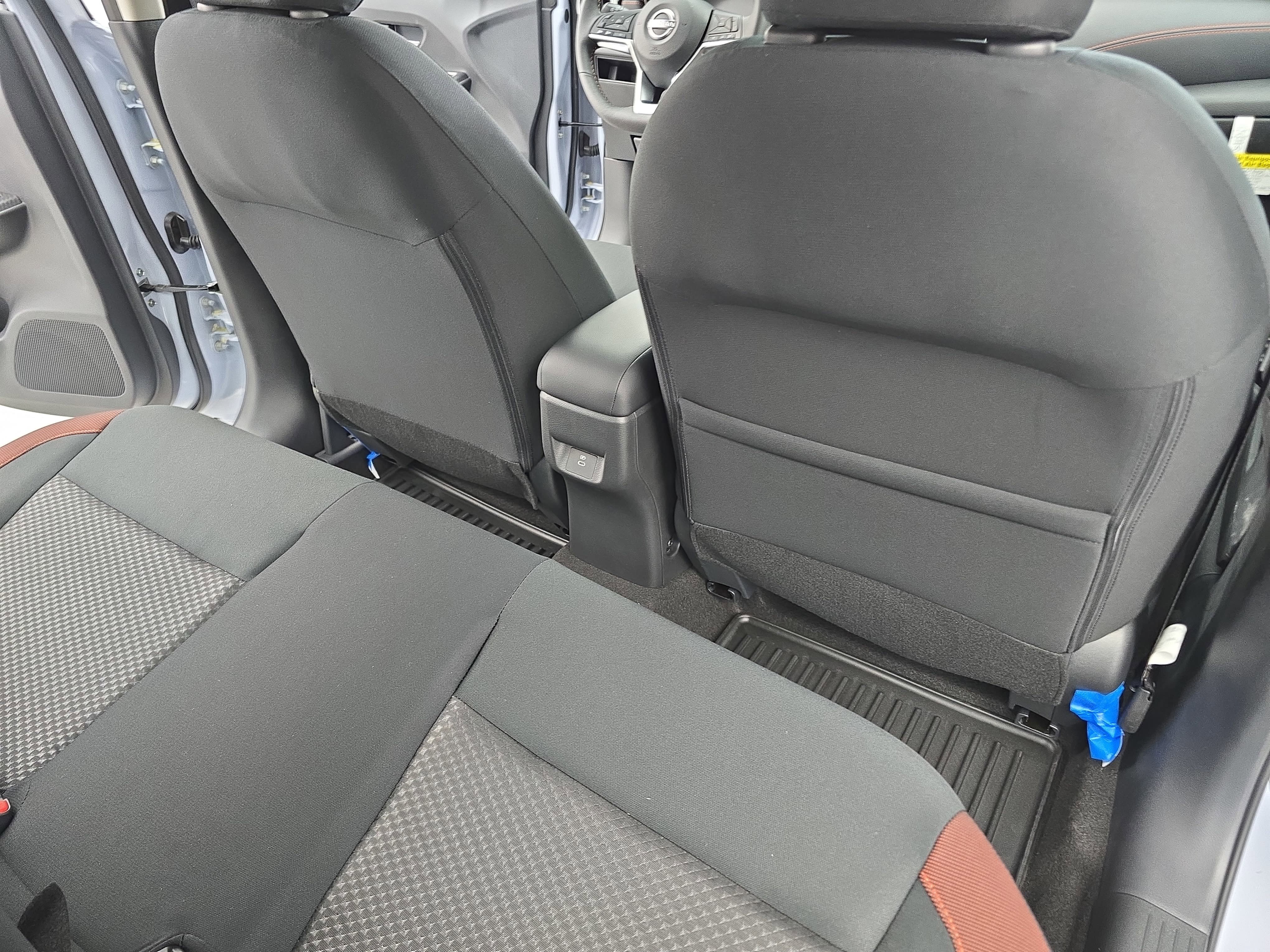 New 2025 Nissan Versa SR w/ Trunk Package FWD image 11
