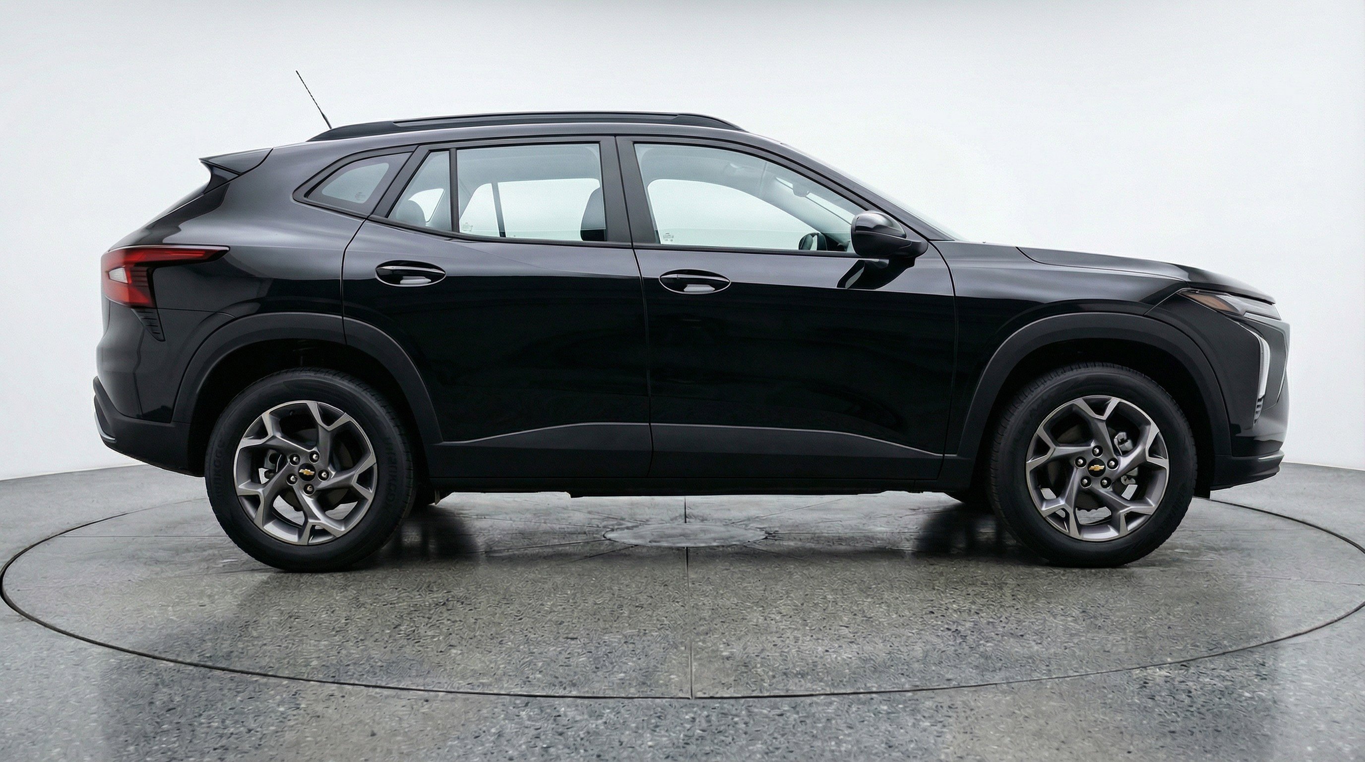 Used 2025 Chevrolet Trax LT image 11