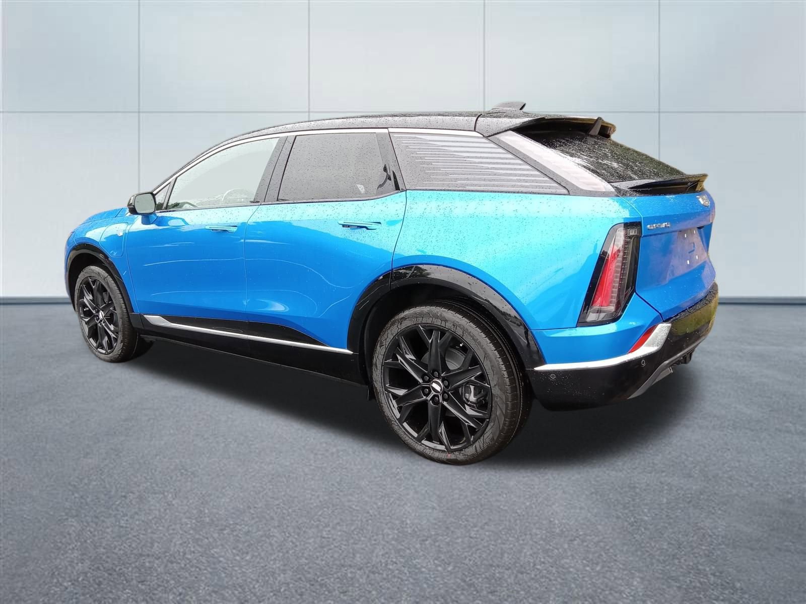 New 2025 Cadillac Optiq Luxury 2 w/ LPO, ONYX Package image 3