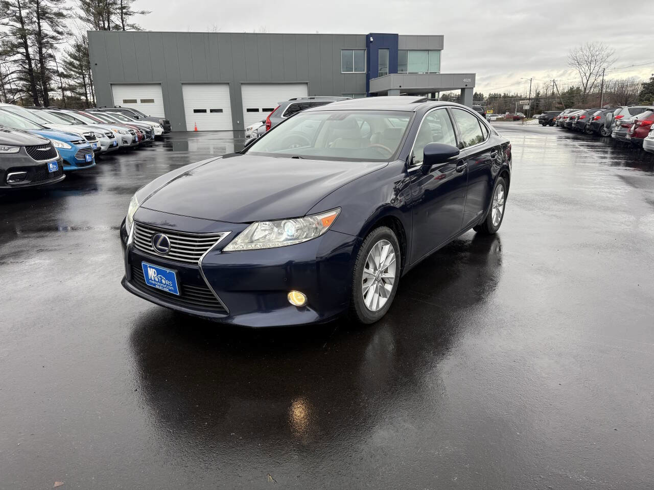 Used 2013 Lexus ES 300h Base 4dr Sedan image 2