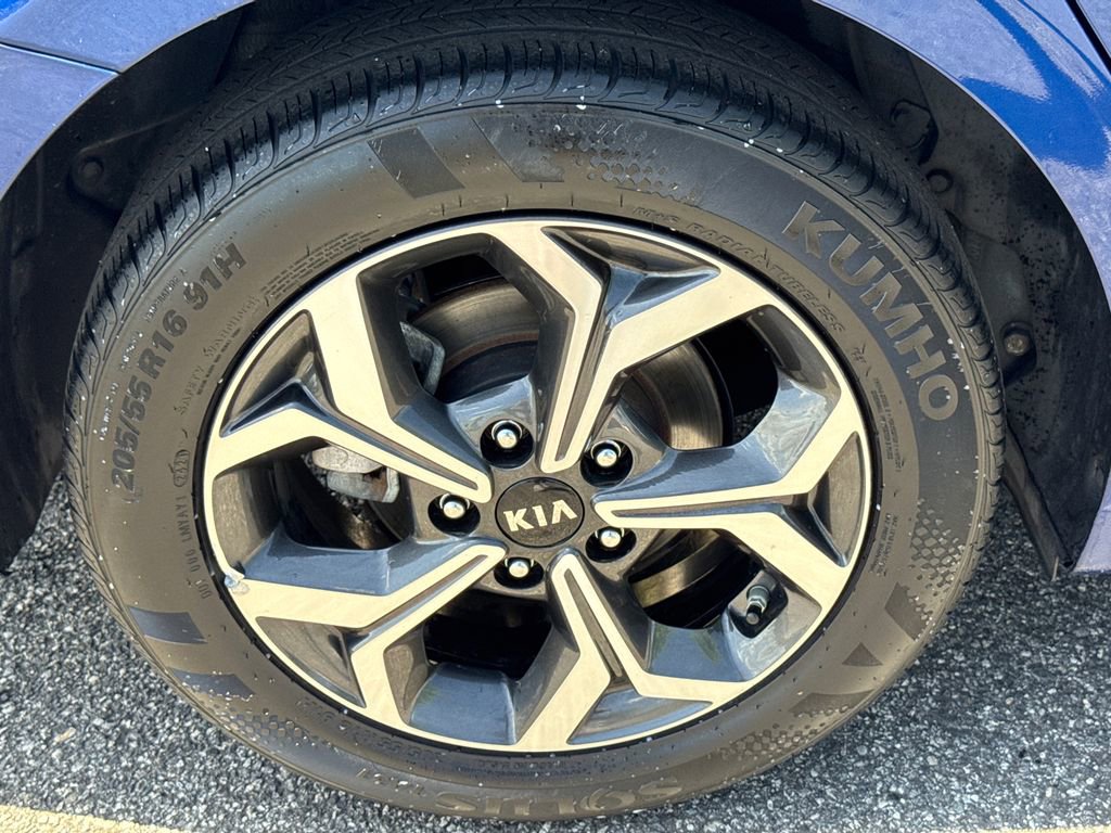 Used 2020 Kia Forte LXS FWD image 17