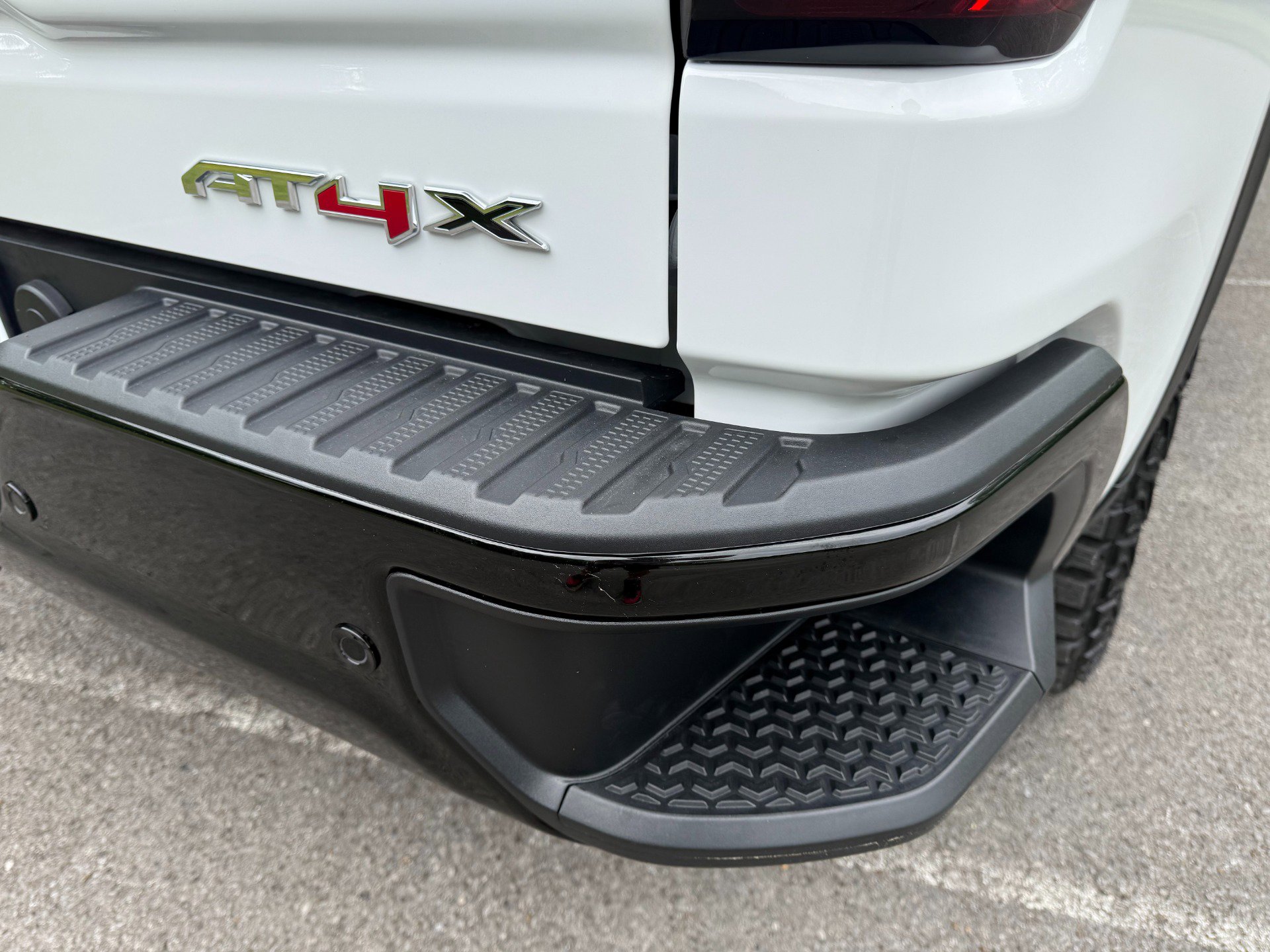 Used 2024 GMC Sierra 1500 AT4X image 17