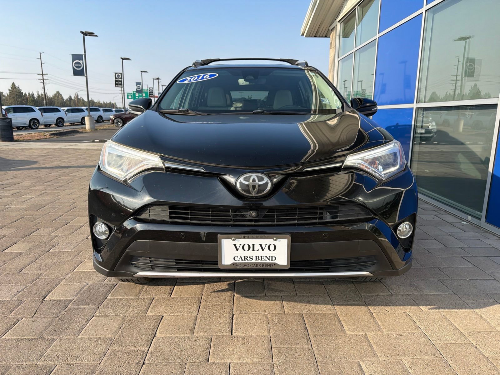 Used 2016 Toyota RAV4 Limited w/ Advanced Technology Package AWD/4WD image 3