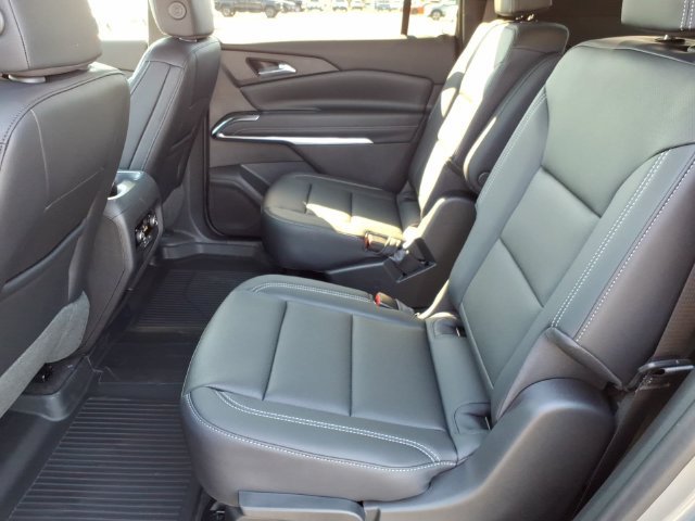 New 2027 Chevrolet Traverse LT w/ LPO, Floor Liner Package FWD image 9
