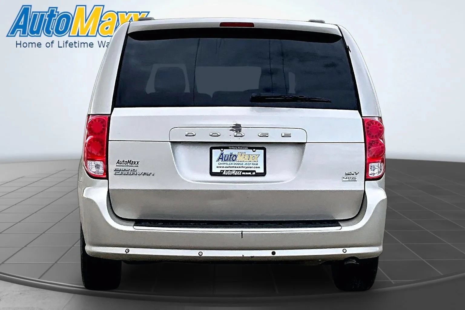 Used 2014 Dodge Grand Caravan SXT w/ Rear Park Assist Package FWD image 5