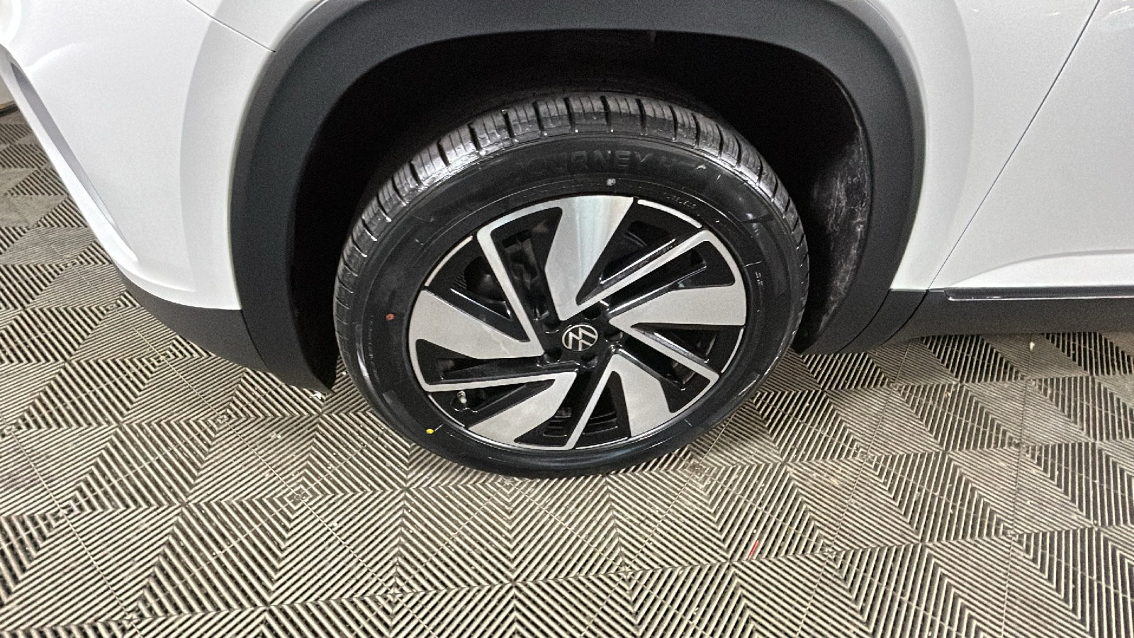 Used 2025 Volkswagen Atlas SE AWD/4WD image 9