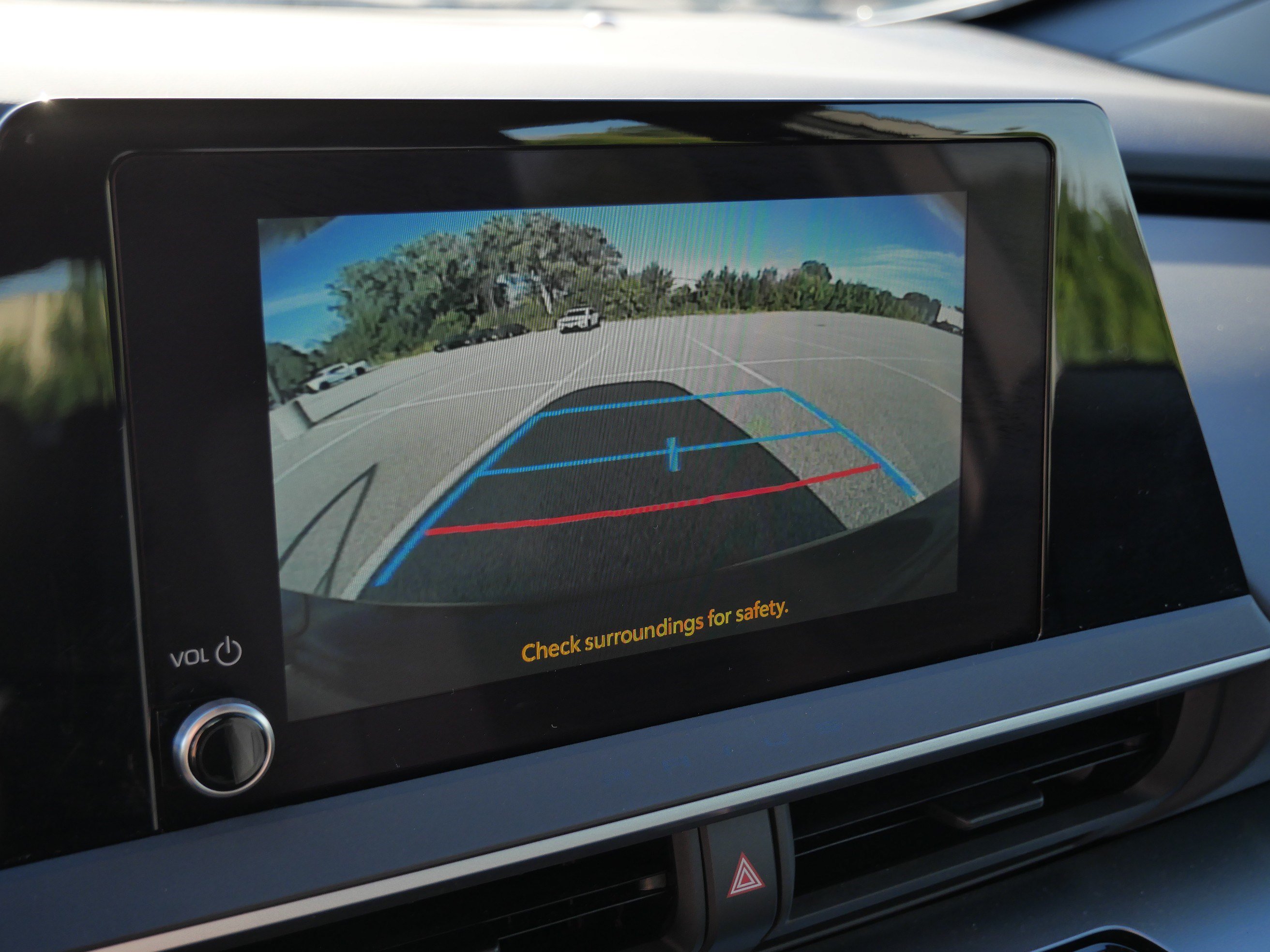 Certified 2025 Toyota Prius LE FWD image 33