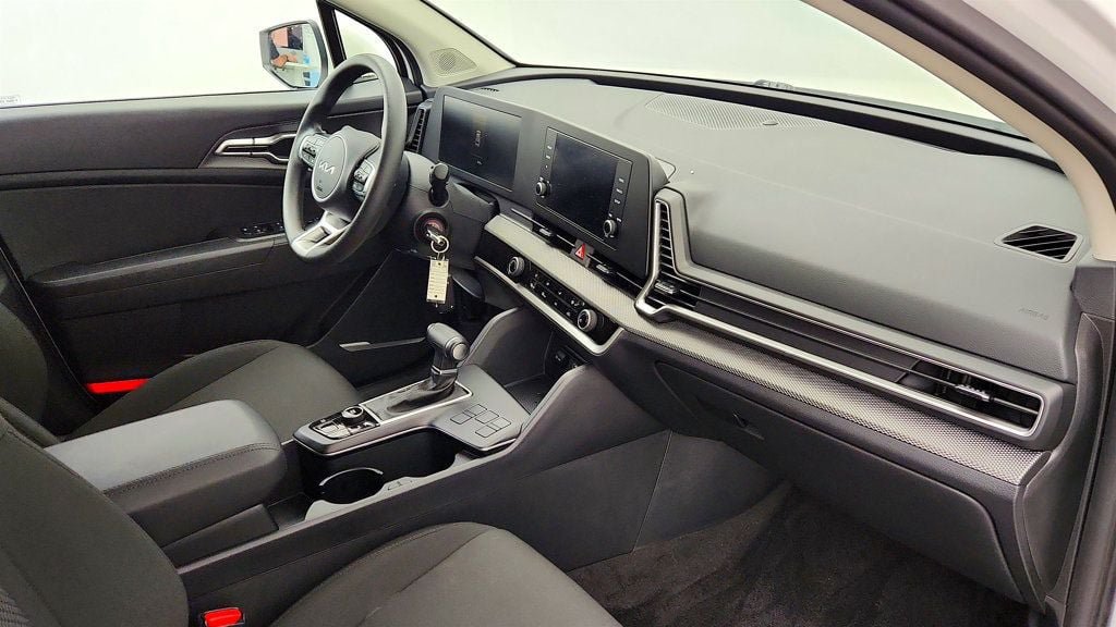 Used 2025 Kia Sportage LX FWD image 22