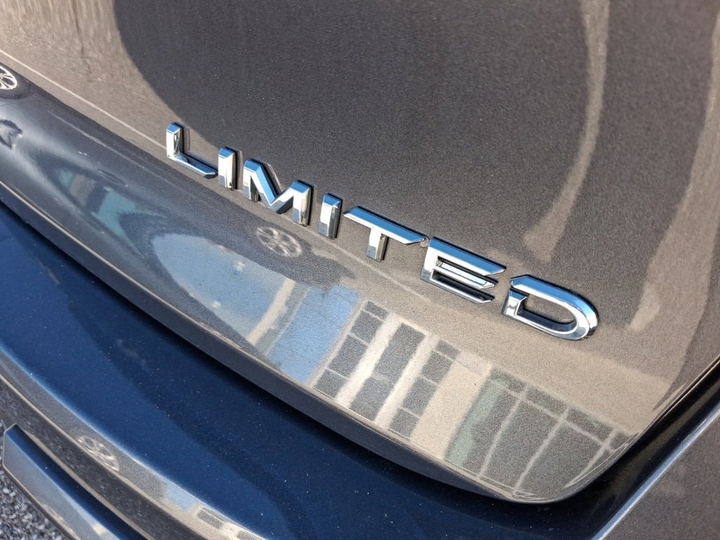 Used 2023 Toyota Crown XLE image 10