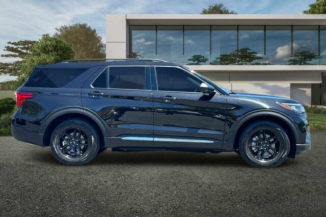 Used 2025 Ford Explorer Active RWD image 3