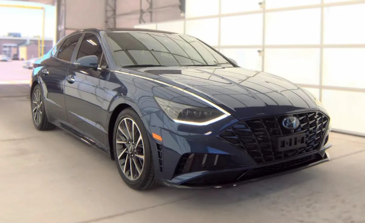 Used 2020 Hyundai Sonata Limited FWD image 2