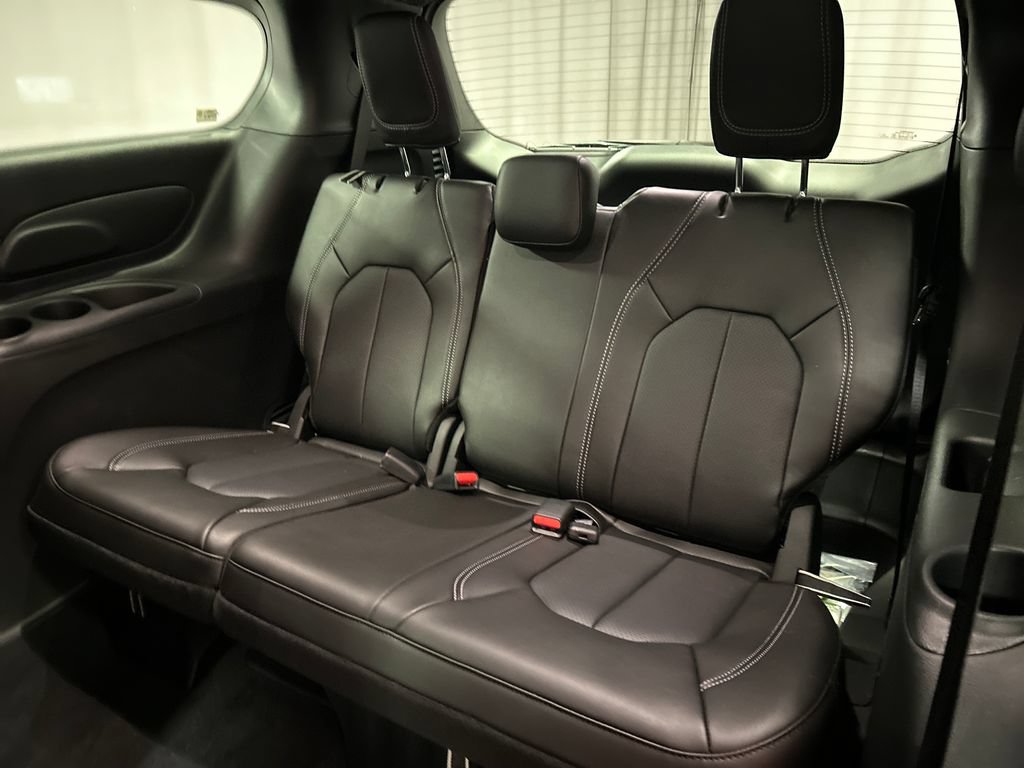 New 2027 Chrysler Pacifica Select FWD image 22