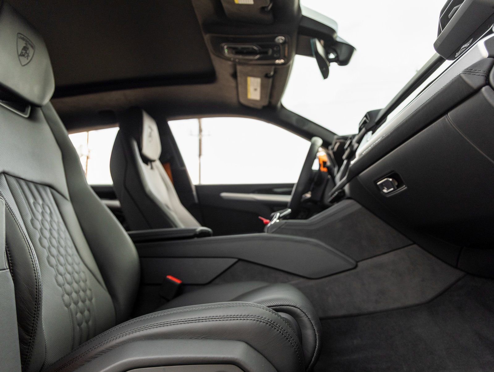 Used 2025 Lamborghini Urus SE image 40