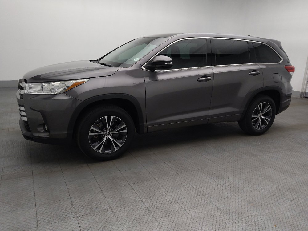 Used 2018 Toyota Highlander Plus FWD image 2