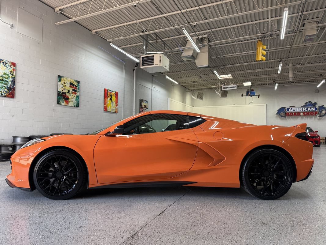 Used 2022 Chevrolet Corvette Stingray Preferred Cpe w/ Z51 Performance Package RWD image 3