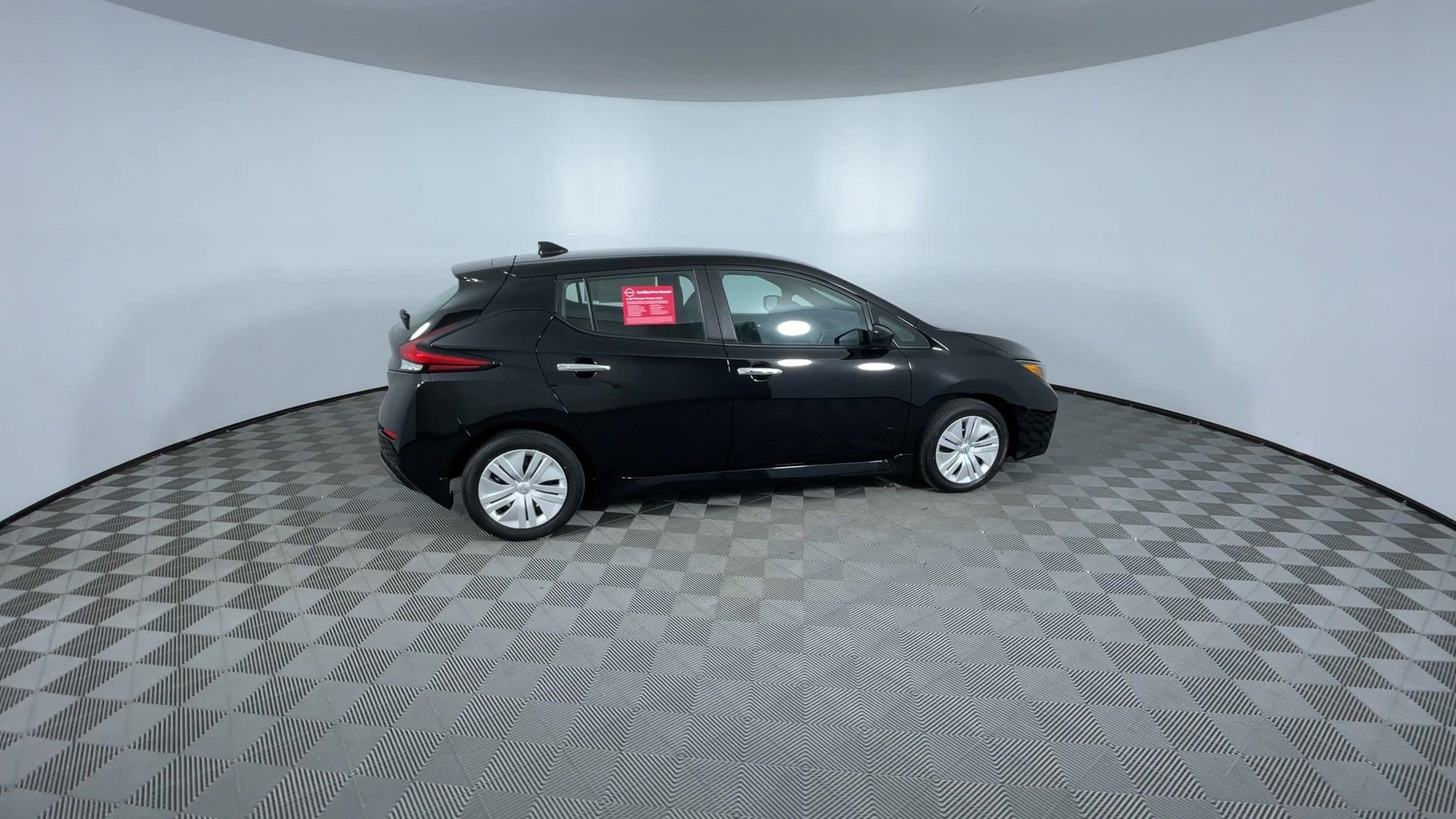 Certified 2025 Nissan Leaf S FWD image 9