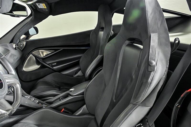Used 2018 McLaren 720S RWD image 23