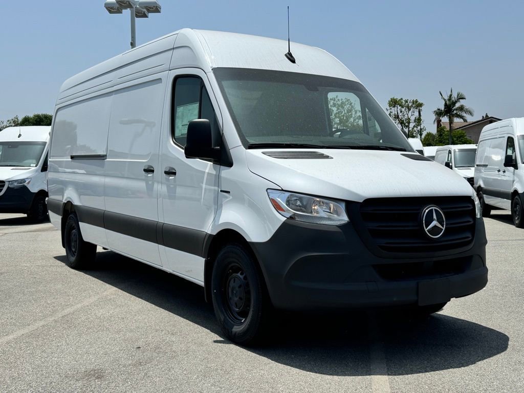 Used 2024 Mercedes-Benz eSprinter 170 Cargo image 2