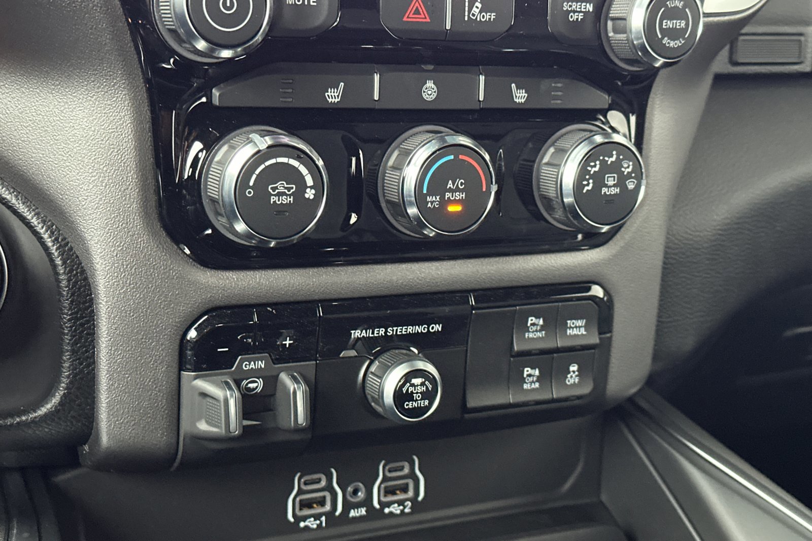 New 2026 RAM 1500 4x4 Crew Cab image 18