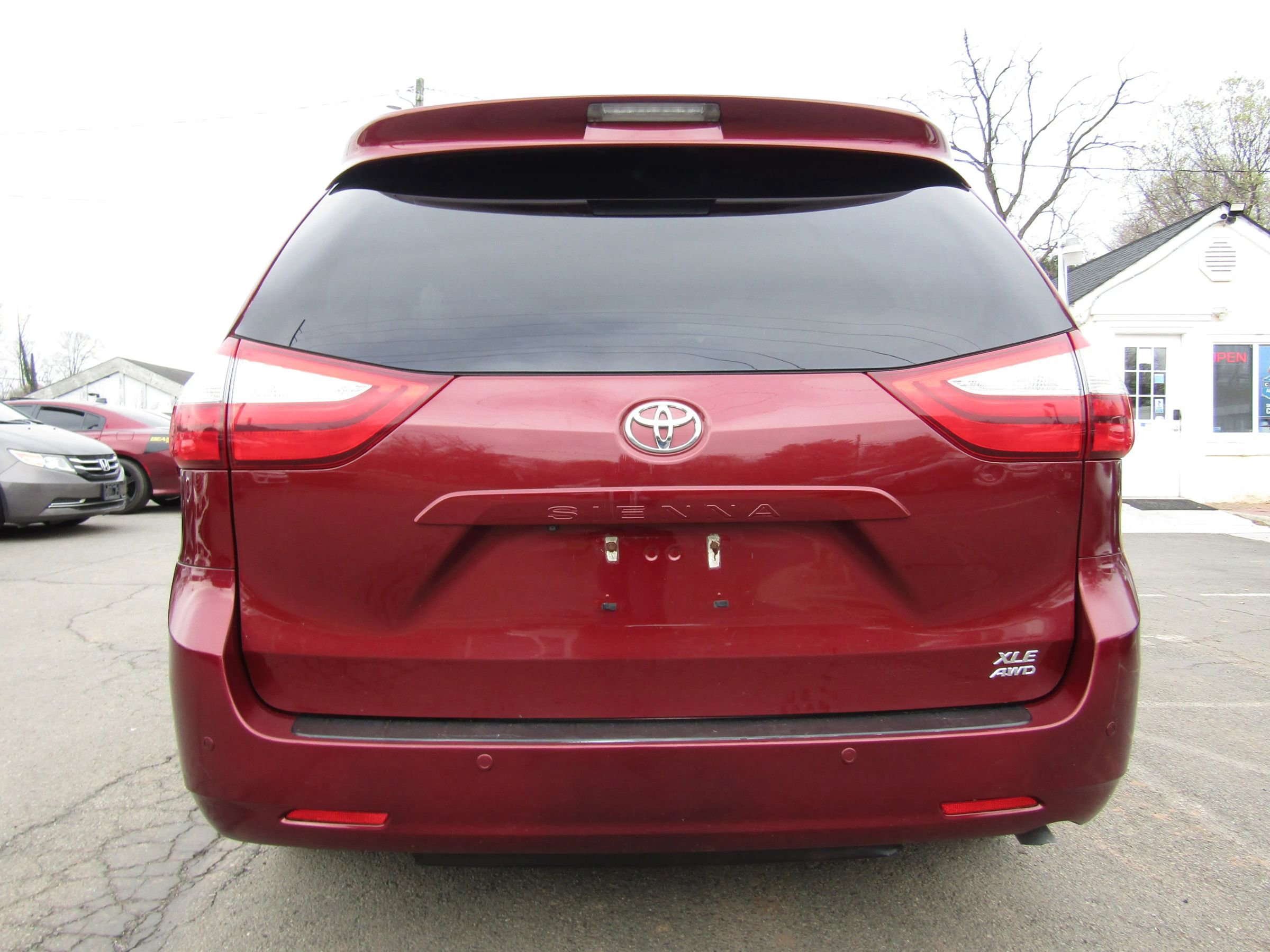 Used 2015 Toyota Sienna XLE w/ XLE Navigation Package image 6