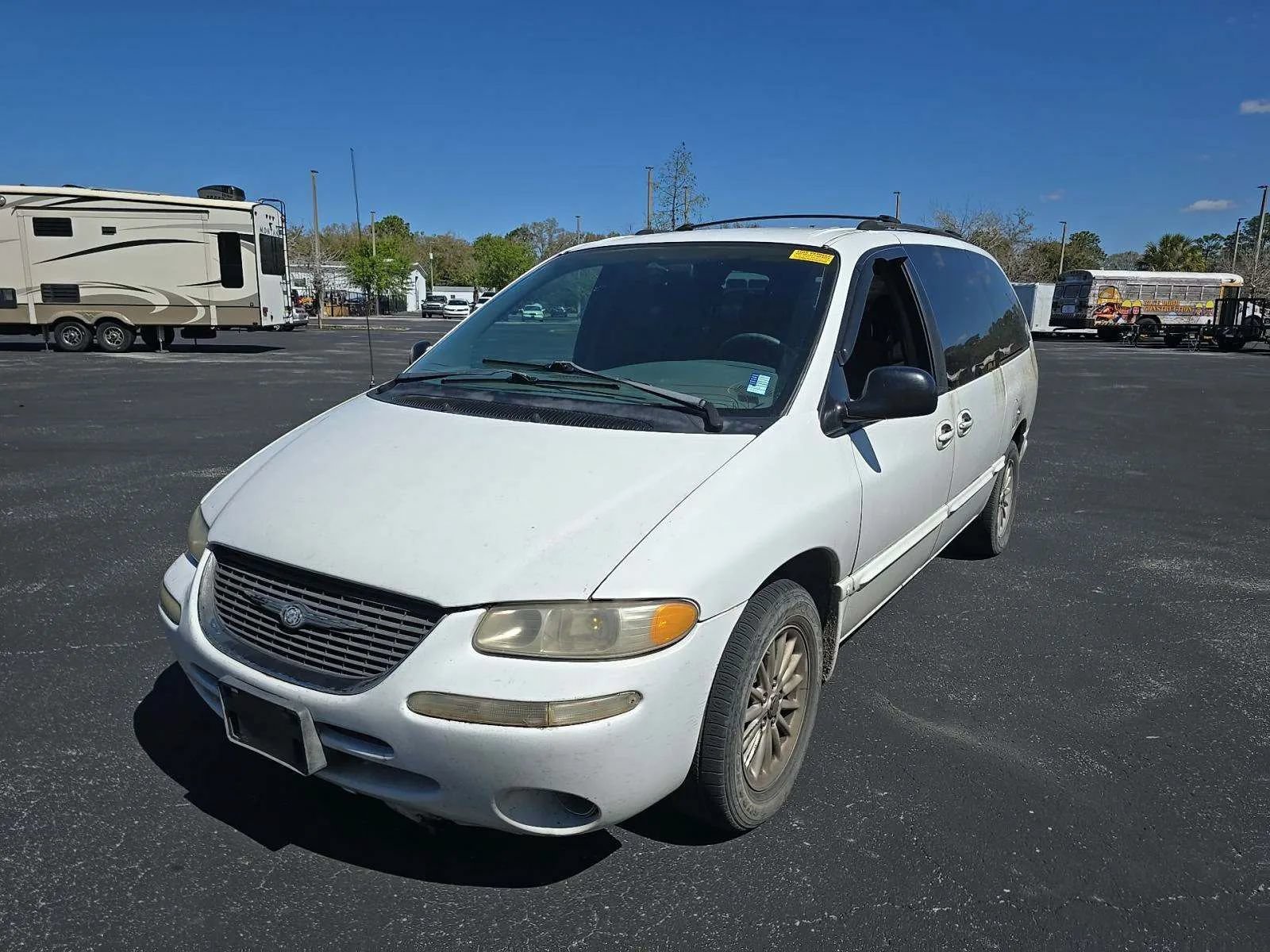 Used 2000 Chrysler Town & Country LX FWD image 1