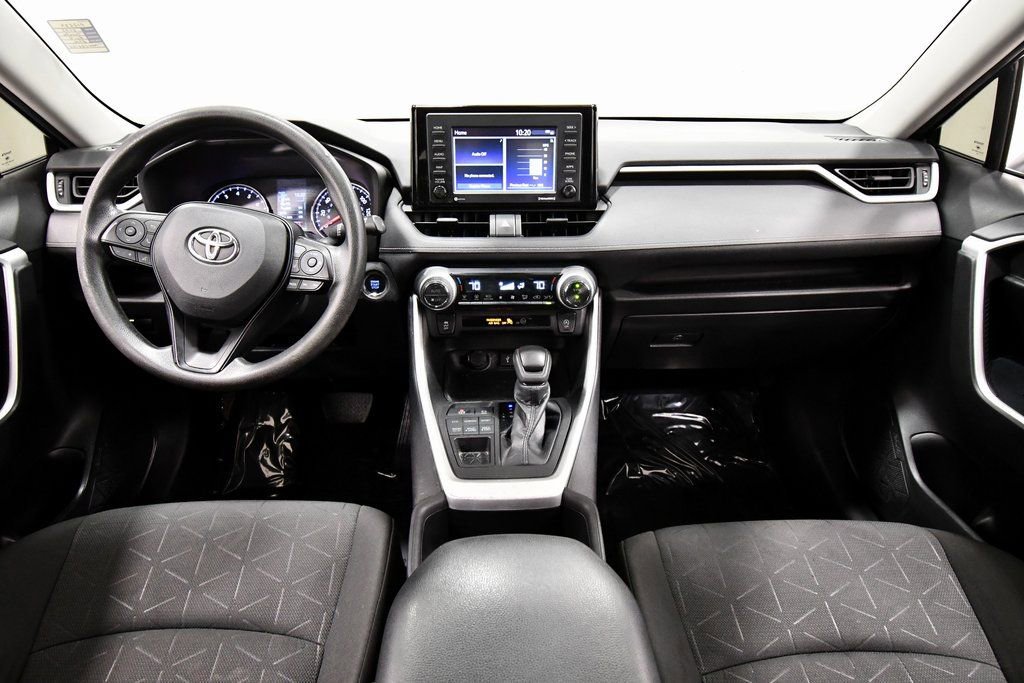 Used 2022 Toyota RAV4 XLE AWD/4WD image 3