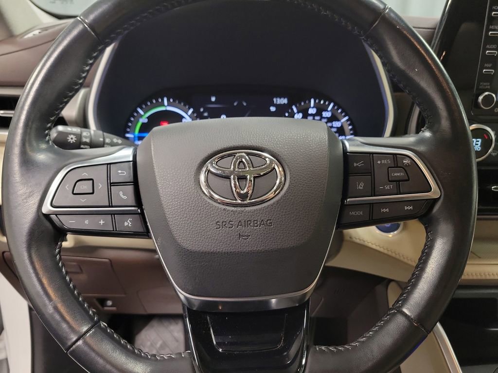 Used 2021 Toyota Highlander XLE image 18