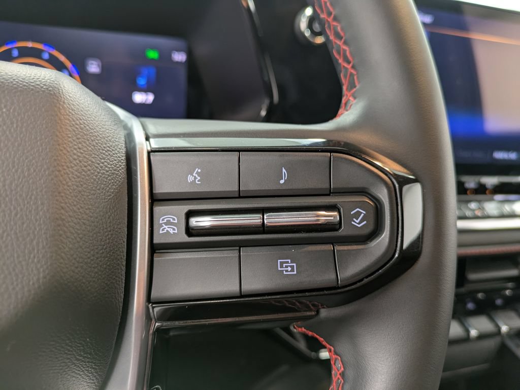 Used 2024 Chevrolet Colorado Z71 AWD/4WD image 19
