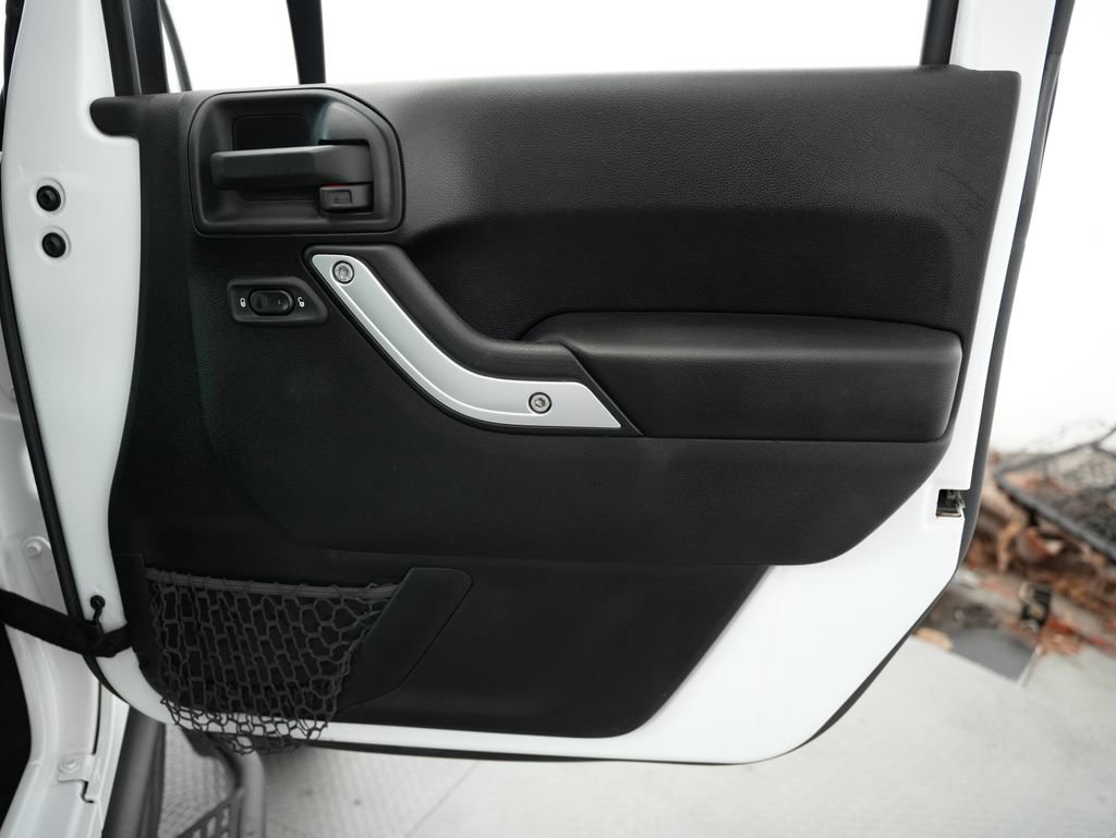 Used 2016 Jeep Wrangler Unlimited Sahara AWD/4WD image 42