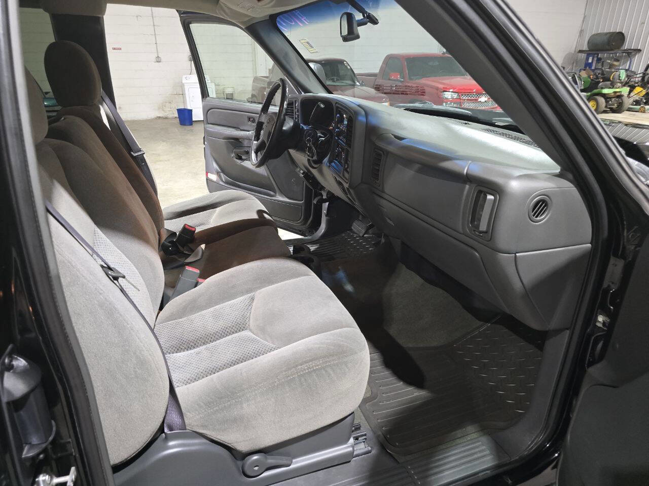 Used 2007 Chevrolet Silverado 2500 LT w/ Snow Plow Prep Package image 35