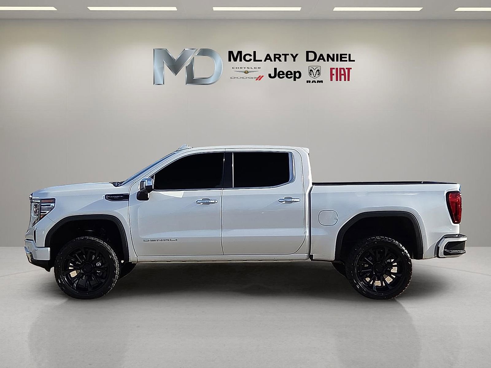 Used 2023 GMC Sierra 1500 Denali Ultimate image 3