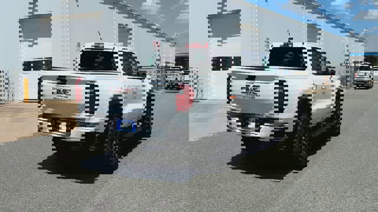 Used 2024 GMC Canyon Elevation w/ Trailering Package image 8