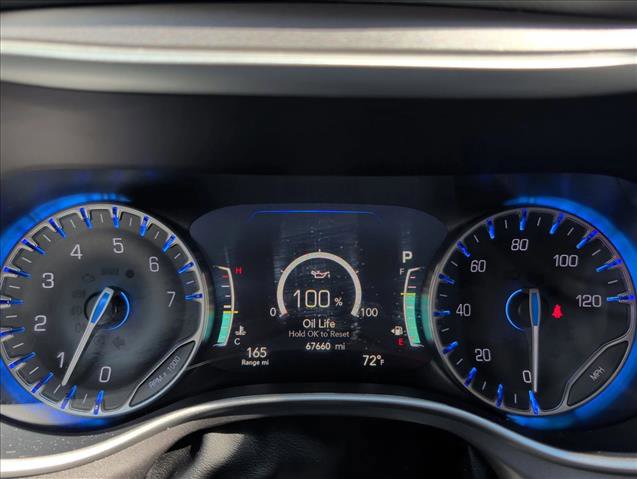 Used 2023 Chrysler Pacifica Touring-L image 12