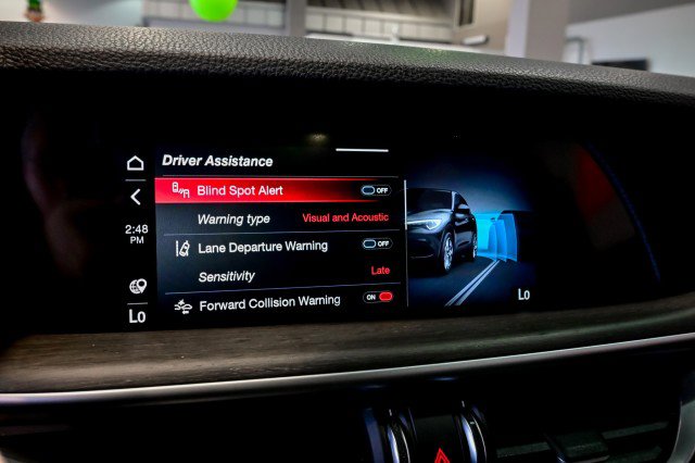 Used 2022 Alfa Romeo Stelvio Ti image 40