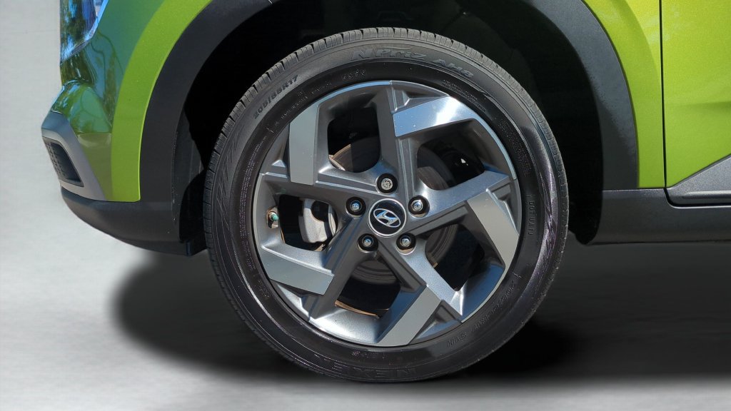 Certified 2024 Hyundai Venue SEL FWD image 25